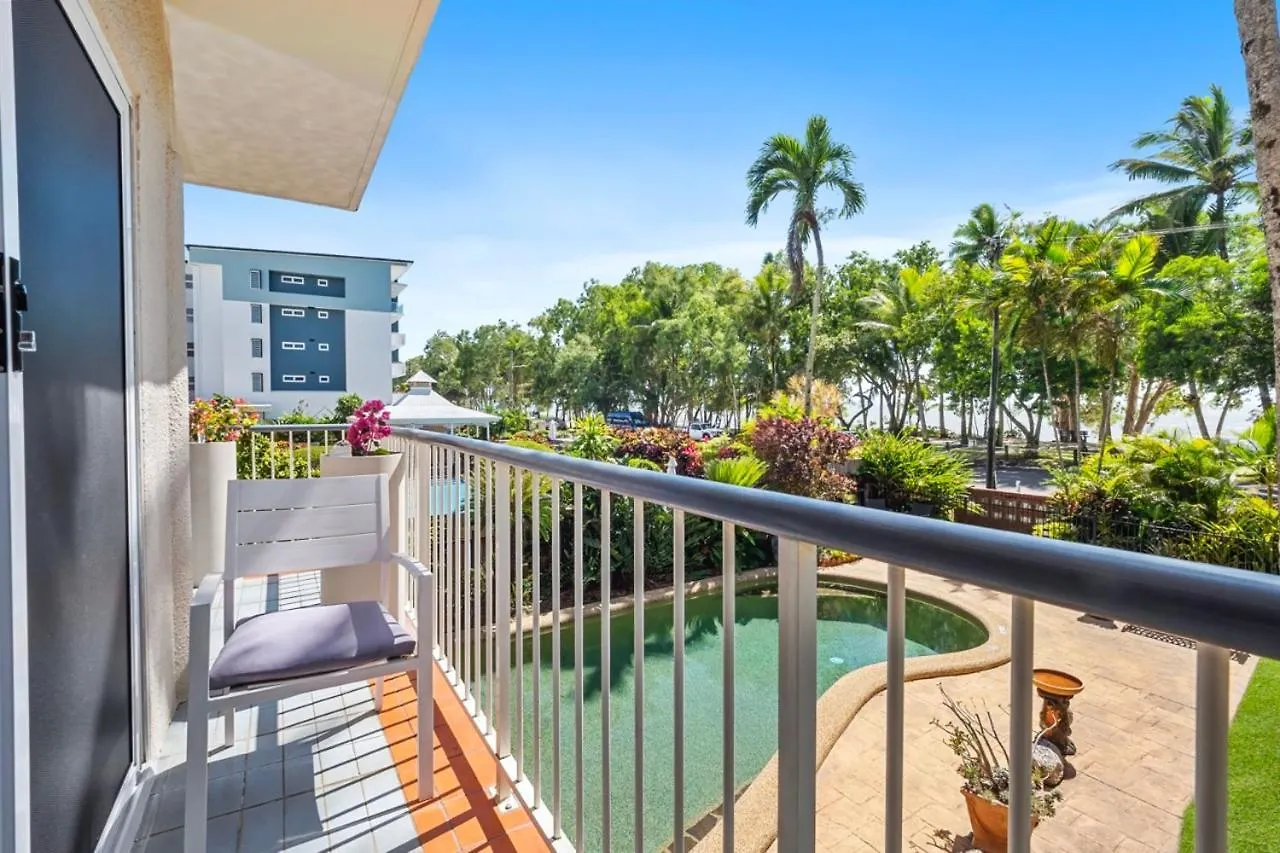 Sand Cay Beachfront Apartment 1 - 2 Bedrooms 크립톤비치